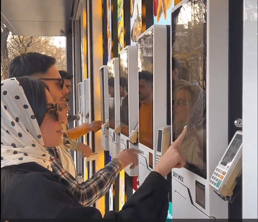 کیوسک‌های سفارشگیر بایامکس در نخستین فودکورت دیجیتالی