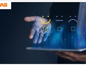 مقدمه وفاداری مشتریان یکی از اصول اساسی موفقیت کسب‌وکارها است. حفظ مشتریان قدیمی و تبدیل آنها به مشتریان وفادار نه تنها هزینه‌های بازاریابی را کاهش می‌دهد بلکه موجب افزایش درآمد و سودآوری بلندمدت می‌شود. با پیشرفت تکنولوژی و ظهور نرم‌افزارهای مختلف، راهکارهای متنوعی برای وفادارسازی مشتریان ارائه شده است. در این مقاله، به بررسی تکنولوژی‌های نوین و نرم‌افزارهای موجود در ایران برای وفادارسازی مشتریان خواهیم پرداخت. اهمیت وفاداری مشتریان وفاداری مشتریان به معنای تکرار خرید و استفاده مستمر از خدمات یک برند است. مشتریان وفادار نه تنها خریدهای مکرر انجام می‌دهند، بلکه به عنوان سفیران برند عمل کرده و آن را به دیگران معرفی می‌کنند. این امر باعث می‌شود هزینه‌های جذب مشتریان جدید کاهش یابد و کسب‌وکار بتواند بر بهبود خدمات و محصولات تمرکز کند. تکنولوژی‌های نوین در وفادارسازی مشتریان 1. مدیریت ارتباط با مشتری (CRM) یکی از ابزارهای کلیدی در وفادارسازی مشتریان، سیستم‌های مدیریت ارتباط با مشتری (CRM) است. این سیستم‌ها با جمع‌آوری و تحلیل داده‌های مشتریان، به کسب‌وکارها کمک می‌کنند تا نیازها و ترجیحات آنها را بهتر درک کنند و خدمات مناسبی ارائه دهند. نرم‌افزارهای CRM موجود در ایران **نرم‌افزار "همکاران سیستم"**: یکی از پیشروترین نرم‌افزارهای CRM در ایران است که امکانات متعددی برای مدیریت ارتباط با مشتریان ارائه می‌دهد. این نرم‌افزار با قابلیت‌های پیشرفته‌ای مانند مدیریت تماس‌ها، پیگیری فرصت‌های فروش، تحلیل داده‌ها و گزارش‌دهی به کسب‌وکارها کمک می‌کند تا روابط خود را با مشتریان بهبود بخشند. **نرم‌افزار "پگاه سیستم"**: این نرم‌افزار با ارائه ویژگی‌های جامع برای مدیریت ارتباط با مشتریان، به کسب‌وکارها امکان می‌دهد تا فرآیندهای فروش، بازاریابی و خدمات پس از فروش را بهبود بخشند. همچنین، این نرم‌افزار با ارائه تحلیل‌های دقیق و گزارش‌های جامع، به کسب‌وکارها کمک می‌کند تا استراتژی‌های مناسبی برای وفادارسازی مشتریان تدوین کنند. 2. برنامه‌های وفاداری و امتیازدهی برنامه‌های وفاداری و امتیازدهی یکی دیگر از روش‌های موثر در وفادارسازی مشتریان است. این برنامه‌ها با اعطای امتیاز به مشتریان برای خریدهای انجام شده و ارائه پاداش‌های متنوع، انگیزه‌ای برای تکرار خرید و استفاده از خدمات ایجاد می‌کنند. نرم‌افزارهای وفاداری و امتیازدهی موجود در ایران **نرم‌افزار "باشگاه مشتریان"**: این نرم‌افزار به کسب‌وکارها امکان می‌دهد تا برنامه‌های وفاداری و امتیازدهی را طراحی و مدیریت کنند. با استفاده از این نرم‌افزار، کسب‌وکارها می‌توانند امتیازهایی به مشتریان خود اعطا کنند و پاداش‌های مختلفی مانند تخفیف‌ها، هدایا و امتیازهای ویژه را ارائه دهند. **نرم‌افزار "لیان باشگاه مشتریان"**: این نرم‌افزار با ارائه ابزارهای متنوع برای مدیریت برنامه‌های وفاداری، به کسب‌وکارها کمک می‌کند تا ارتباط موثری با مشتریان خود برقرار کنند و آنها را به مشتریان وفادار تبدیل کنند. همچنین، این نرم‌افزار با ارائه گزارش‌های دقیق از فعالیت‌های مشتریان، به کسب‌وکارها امکان می‌دهد تا استراتژی‌های خود را بهبود بخشند. 3. بازاریابی ایمیلی بازاریابی ایمیلی یکی از روش‌های موثر در ارتباط مستمر با مشتریان و افزایش وفاداری آنها است. با ارسال ایمیل‌های تبلیغاتی، اطلاع‌رسانی‌ها و اخبار به مشتریان، کسب‌وکارها می‌توانند ارتباط موثری با آنها برقرار کرده و نیازها و ترجیحات آنها را بهتر درک کنند. نرم‌افزارهای بازاریابی ایمیلی موجود در ایران **نرم‌افزار "نجوا"**: این نرم‌افزار با ارائه ابزارهای متنوع برای طراحی و ارسال ایمیل‌های تبلیغاتی، به کسب‌وکارها امکان می‌دهد تا کمپین‌های بازاریابی ایمیلی موثری اجرا کنند. همچنین، این نرم‌افزار با ارائه گزارش‌های جامع از عملکرد کمپین‌ها، به کسب‌وکارها کمک می‌کند تا استراتژی‌های خود را بهبود بخشند. **نرم‌افزار "میلچی"**: این نرم‌افزار با قابلیت‌های پیشرفته‌ای مانند تقسیم‌بندی مخاطبان، اتوماسیون بازاریابی و تحلیل داده‌ها، به کسب‌وکارها امکان می‌دهد تا ایمیل‌های هدفمندی به مشتریان خود ارسال کنند و ارتباط مستمری با آنها برقرار کنند. 4. تحلیل داده‌ها و رفتار مشتریان تحلیل داده‌ها و رفتار مشتریان یکی از ابزارهای کلیدی در وفادارسازی مشتریان است. با جمع‌آوری و تحلیل داده‌های مربوط به رفتار مشتریان، کسب‌وکارها می‌توانند نیازها و ترجیحات آنها را بهتر درک کرده و خدمات مناسبی ارائه دهند. نرم‌افزارهای تحلیل داده‌ها موجود در ایران **نرم‌افزار "کلیک‌یار"**: این نرم‌افزار با ارائه ابزارهای پیشرفته برای تحلیل داده‌ها و رفتار مشتریان، به کسب‌وکارها کمک می‌کند تا الگوهای رفتاری مشتریان را شناسایی کنند و استراتژی‌های مناسبی برای وفادارسازی آنها تدوین کنند. **نرم‌افزار "چابک"**: این نرم‌افزار با ارائه تحلیل‌های جامع از رفتار کاربران و تهیه گزارش‌های دقیق، به کسب‌وکارها امکان می‌دهد تا تجربه کاربری وب‌سایت و اپلیکیشن‌های خود را بهبود بخشند و مشتریان را به مشتریان وفادار تبدیل کنند. 5. مدیریت شبکه‌های اجتماعی مدیریت شبکه‌های اجتماعی یکی از روش‌های موثر در وفادارسازی مشتریان است. با استفاده از این ابزارها، کسب‌وکارها می‌توانند ارتباط مستمری با مشتریان خود برقرار کرده و از طریق شبکه‌های اجتماعی به آنها خدمات ارائه دهند. نرم‌افزارهای مدیریت شبکه‌های اجتماعی موجود در ایران **نرم‌افزار "نوین"**: این نرم‌افزار با ارائه ابزارهای متنوع برای مدیریت چندین حساب کاربری در شبکه‌های اجتماعی، به کسب‌وکارها امکان می‌دهد تا پست‌های خود را زمان‌بندی و منتشر کنند و عملکرد پست‌ها را تحلیل کنند. **نرم‌افزار "پارس‌گرام"**: این نرم‌افزار با ارائه امکاناتی مانند مدیریت و زمان‌بندی پست‌ها، پاسخگویی به نظرات و پیام‌های کاربران و تحلیل عملکرد، به کسب‌وکارها کمک می‌کند تا ارتباط موثری با مشتریان خود برقرار کرده و وفاداری آنها را افزایش دهند. 6. پشتیبانی و چت آنلاین پشتیبانی و چت آنلاین یکی از ابزارهای مهم در ارائه خدمات به مشتریان و افزایش وفاداری آنها است. با ارائه پشتیبانی سریع و موثر، کسب‌وکارها می‌توانند رضایت مشتریان خود را افزایش دهند و آنها را به مشتریان وفادار تبدیل کنند. نرم‌افزارهای پشتیبانی و چت آنلاین موجود در ایران **نرم‌افزار "رایچت"**: این نرم‌افزار با ارائه ابزارهای متنوع برای پشتیبانی و چت آنلاین، به کسب‌وکارها امکان می‌دهد تا به درخواست‌ها و مشکلات مشتریان پاسخ دهند و آنها را به مشتریان وفادار تبدیل کنند. **نرم‌افزار "دایرکت"**: این نرم‌افزار با ارائه امکاناتی مانند پشتیبانی چندکاناله، مدیریت درخواست‌ها و ایجاد پایگاه دانش، به کسب‌وکارها کمک می‌کند تا خدمات پشتیبانی موثری ارائه دهند و رضایت مشتریان را افزایش دهند. استراتژی‌های وفادارسازی مشتریان با استفاده از تکنولوژی‌های نوین 1. ایجاد پروفایل مشتری اولین قدم در وفادارسازی مشتریان، جمع‌آوری اطلاعات کامل از مشتریان و ایجاد پروفایل‌های دقیق از آنها است. با استفاده از نرم‌افزارهای CRM مانند "همکاران سیستم" و "پگاه سیستم"، می‌توان اطلاعات مربوط به مشتریان را جمع‌آوری و مدیریت کرد. این اطلاعات شامل تاریخچه خریدها، تعاملات و درخواست‌های مشتریان است. 2. طراحی برنامه وفاداری با استفاده از نرم‌افزارهای وفاداری و امتیازدهی مانند "باشگاه مشتریان" و "لیان باشگاه مشتریان"، می‌توان برنامه‌های امتیازدهی و پاداش برای مشتریان طراحی کرد. این برنامه‌ها باید شامل انواع پاداش‌ها مانند تخفیف‌ها، هدایا و امتیازهای ویژه برای مشتریان وفادار باشد. 3. ارتباط مداوم با مشتریان برای برقراری ارتباط مداوم با مشتریان و اطلاع‌رسانی به آنها، می‌توان از نرم‌افزارهای بازاریابی ایمیلی مانند "نجوا" و "میلچی" استفاده کرد. این نرم‌افزارها امکان ارسال ایمیل‌های تبلیغاتی، اطلاع‌رسانی‌ها و اخبار به مشتریان را فراهم می‌کنند. 4. تحلیل و بهبود مستمر با استفاده از نرم‌افزارهای تحلیل داده‌ها و رفتار مشتریان مانند "کلیک‌یار" و "چابک"، می‌توان رفتار مشتریان را تحلیل کرد و نقاط قوت و ضعف را شناسایی کرد. این تحلیل‌ها به کسب‌وکارها کمک می‌کند تا استراتژی‌های مناسبی برای بهبود خدمات و محصولات خود تدوین کنند. 5. مدیریت تعاملات در شبکه‌های اجتماعی برای مدیریت تعاملات با مشتریان در شبکه‌های اجتماعی، می‌توان از نرم‌افزارهای مدیریت شبکه‌های اجتماعی مانند "نوین" و "پارس‌گرام" استفاده کرد. این نرم‌افزارها امکان مدیریت چندین حساب کاربری، زمان‌بندی پست‌ها و پاسخگویی به نظرات و پیام‌های کاربران را فراهم می‌کنند. 6. ارائه پشتیبانی موثر با استفاده از نرم‌افزارهای پشتیبانی و چت آنلاین مانند "رایچت" و "دایرکت"، می‌توان خدمات پشتیبانی موثری به مشتریان ارائه داد. این نرم‌افزارها امکان پشتیبانی چندکاناله، مدیریت درخواست‌ها و ایجاد پایگاه دانش را فراهم می‌کنند. نتیجه‌گیری وفادارسازی مشتریان یکی از اصول اساسی موفقیت کسب‌وکارها است و با استفاده از تکنولوژی‌های نوین و نرم‌افزارهای موجود در ایران، می‌توان این امر را به شکل موثری تحقق بخشید. نرم‌افزارهای CRM، برنامه‌های وفاداری، بازاریابی ایمیلی، تحلیل داده‌ها، مدیریت شبکه‌های اجتماعی و پشتیبانی آنلاین ابزارهای کلیدی در این راه هستند. با استفاده از این ابزارها و تدوین استراتژی‌های مناسب، کسب‌وکارها می‌توانند رضایت مشتریان خود را افزایش داده و آنها را به مشتریان وفادار تبدیل کنند.